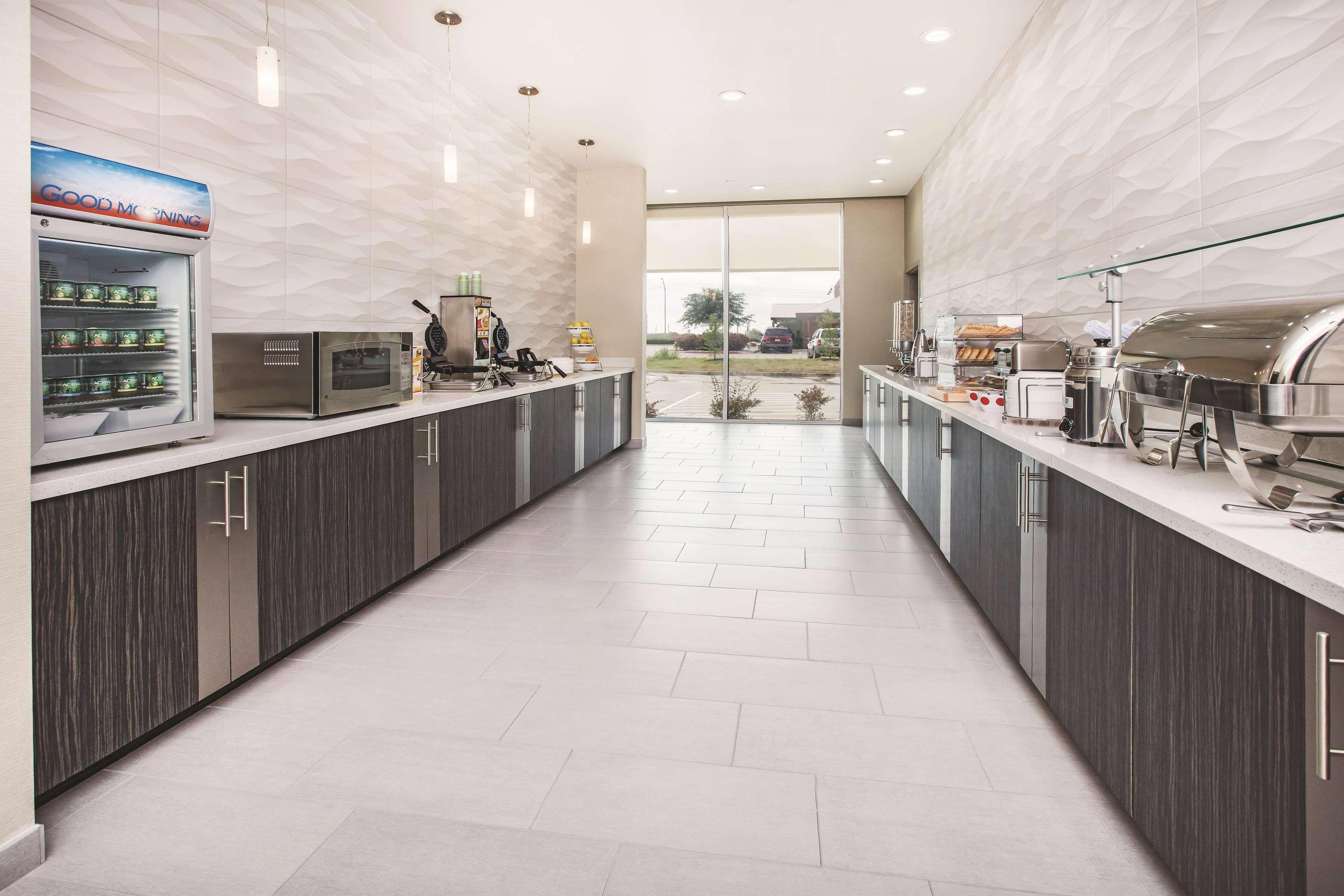La Quinta By Wyndham Dallas Plano - The Colony Exterior photo
