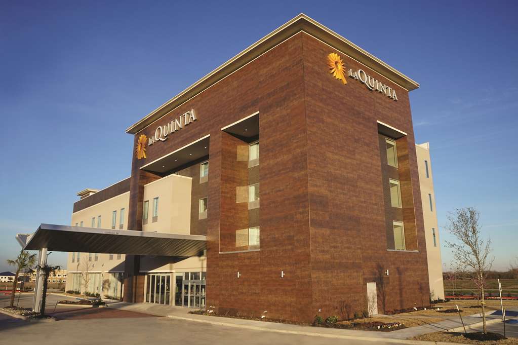 La Quinta By Wyndham Dallas Plano - The Colony Exterior photo